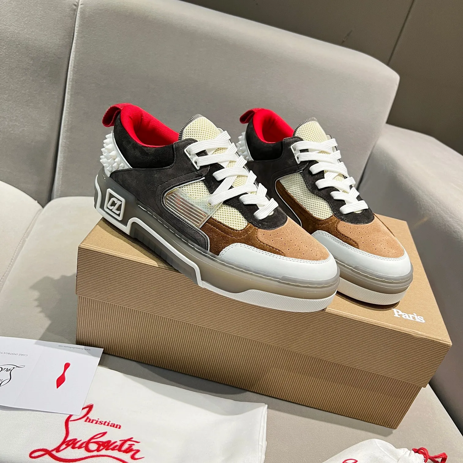 Men's shoes 💰700 🌹🌹🌹̋ Wang Junkai Yang Mi Xu Kai Zhang Jingyi Ding Chengxin Chen Muchi Wang Ziyi Same style Christian Louboutin 2024 [New product] ASTROLOUBI unisex thick-soled sports shoes red-soled shoes perfectly integrate fashion and sports, The fabrics are made of luxurious calfskin, soft suede, smooth satin and laminated leather, and the back is decorated with classic rivets. The interior is blended with a knitted tongue for added durability, breathability and quick-drying comfort. The outsole is made of a combination of EVA foam and imported rubber, and the colorful CL iconic letters on the side of the outsole show the brand's unique style. It is a ceiling-level comfortable skate shoe! ! ! Multiple colors available, currently men’s sizes 39--45